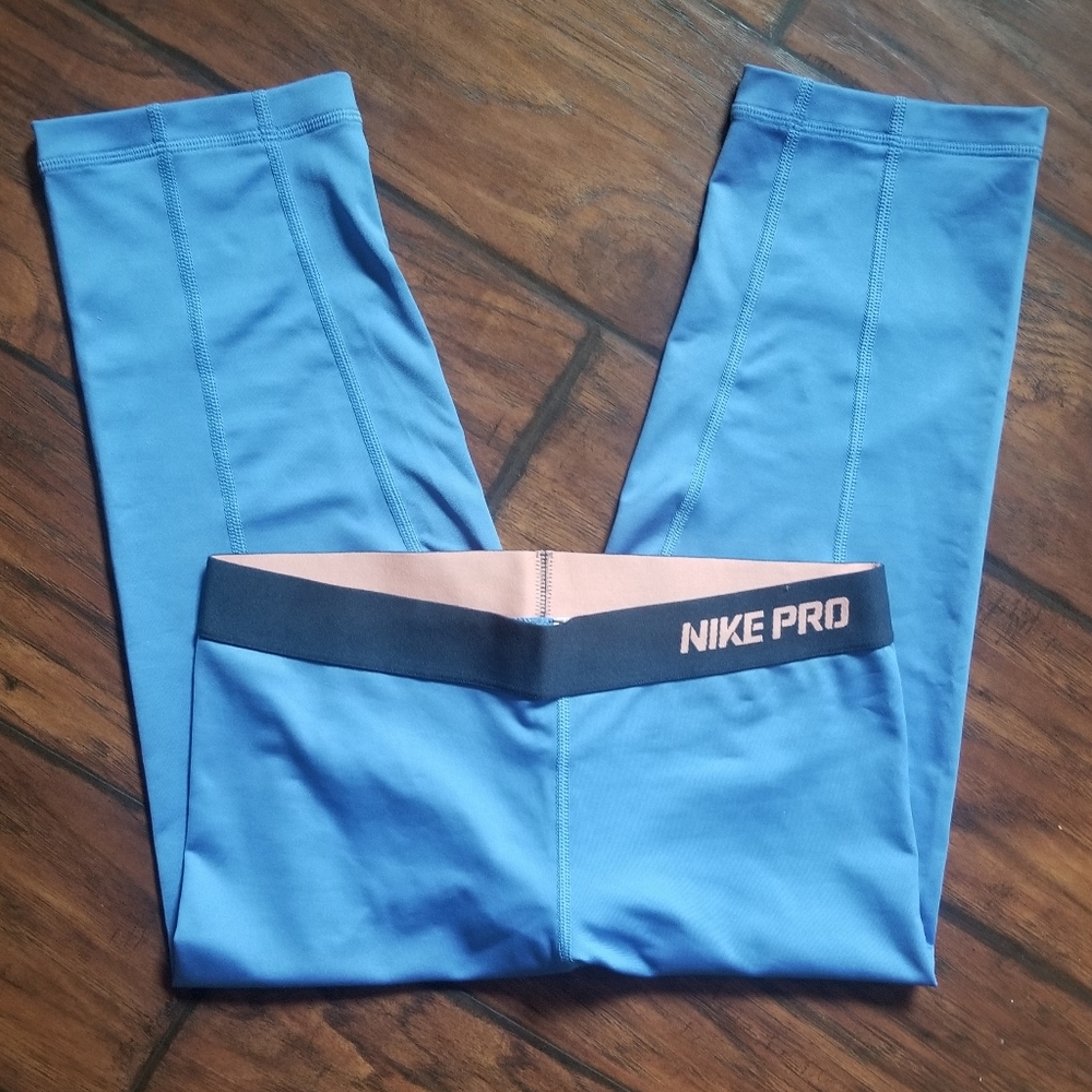 Nike Pro capris